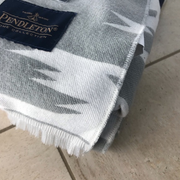Pendleton Throw Blanket - Picture 4 of 6